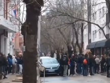 SKANDAL, POGLEDAJTE ŠTA RADE BLOKADE NAŠEM DRUŠTVU Parapolicije maloletnika zabranjuju odraslima da pošteno zarađuju za svoj hleb! (VIDEO)