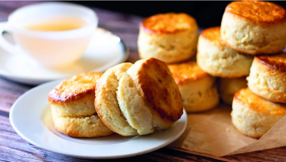 SLASNE POGAČICE SA KAJMAKOM Najbolje služite uz jogurt ili kiselo mleko