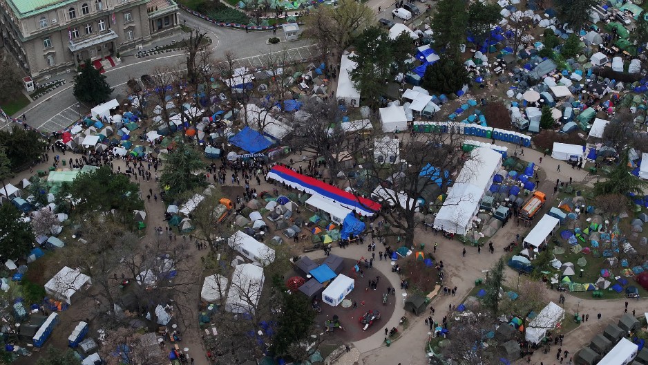 VELELEPNI PRIZOR U PIONIRSKOM PARKU - RAZVIJENA VELIKA TROBOJKA: Pogledajte snimke iz vazduha, snažna podrška sa svih strana (FOTO,VIDEO)