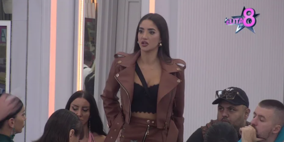 ŠTA JE SA ZADNJICOM ANĐELE ĐURIČIĆ! Šokantan prizor kruži društvenim mrežama, javnost zanemela: “Je l moguće ovo?!”