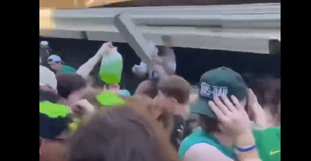 SRUŠIO SE KROV U BLIZINI UNIVERZITETA, 16 OSOBA POVREĐENO! Užas u Americi (VIDEO)