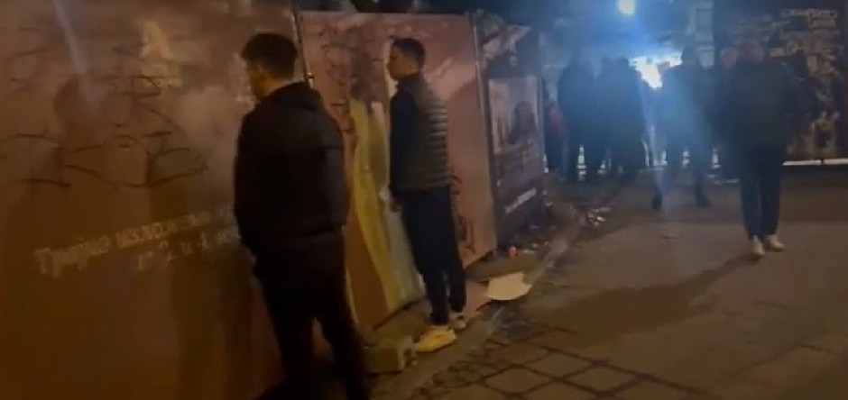 SRAMOTNO! Blokaderi URINIRAJU po gradu (VIDEO)