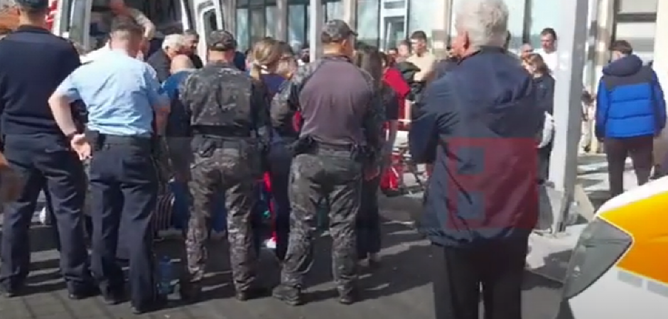 KRICI ODJEKUJU BOLNICOM DOK IZNOSE ŽRTVE POŽARA U DISKOTECI: Roditelji jecaju, prizori potresni (VIDEO)