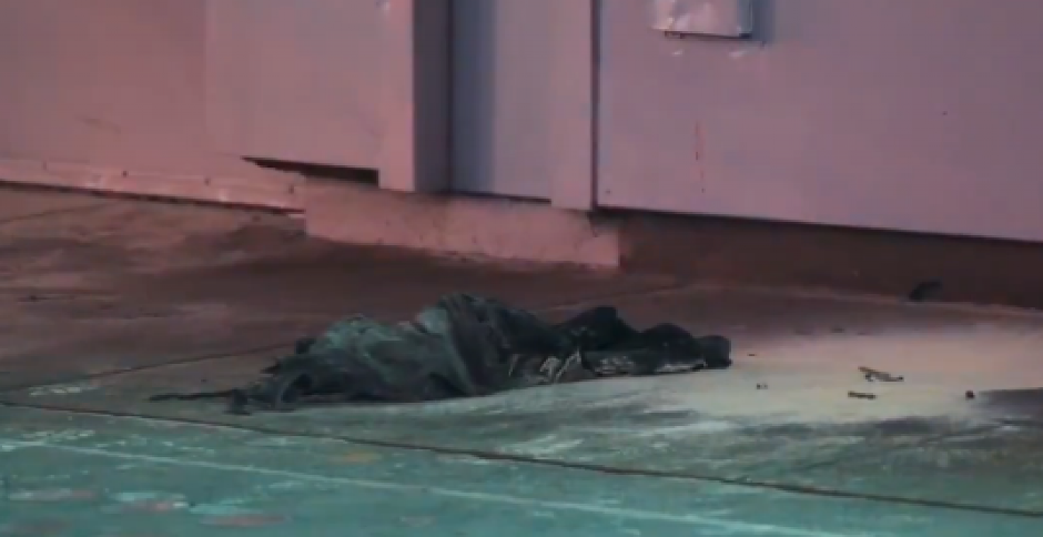 ŽIV ČOVEK ZAPALJEN U CENTRU NJUJORKA Užasan snimak sa mesta nesreće na Tajms Skveru (VIDEO)