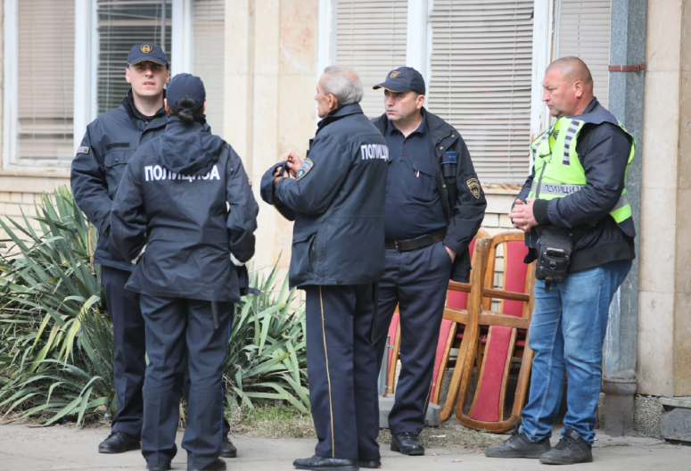 PREMIJER MICKOSKI NEMA STRPLJENJA "Odgovorni za zločin neće proći nekažnjeno, izvešćemo ih iz kuća!"