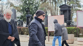 BULE GONCIĆ UTUČEN STIGAO NA ĆERKINU SAHRANU Glumac skrhan bolom, naslednicu danas ispraća na večni počinak (FOTO)