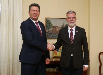 MINISTAR RISTIĆ U RADNOJ POSETI ŠAPCU I VALjEVU Razmatrane ključne teme u oblasti javnog informisanja