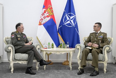 VOJSKA SRBIJE OTVORENA ZA SARADNJU SA NATO! Susret generala Mojsilovića sa Lodolom, novi iskorak u partnerstvu za mir (FOTO)