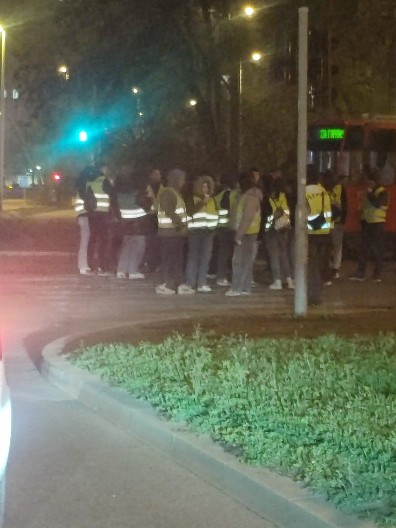 NEČUVENO! GRAĐANI POGLEDAJTE, ZBOG 20 BLOKADERA NA ULICE BEOGRADA NIJE IZAŠLO 280 VOZILA Odmah se oglasio i GSP Beograd (FOTO/VIDEO)