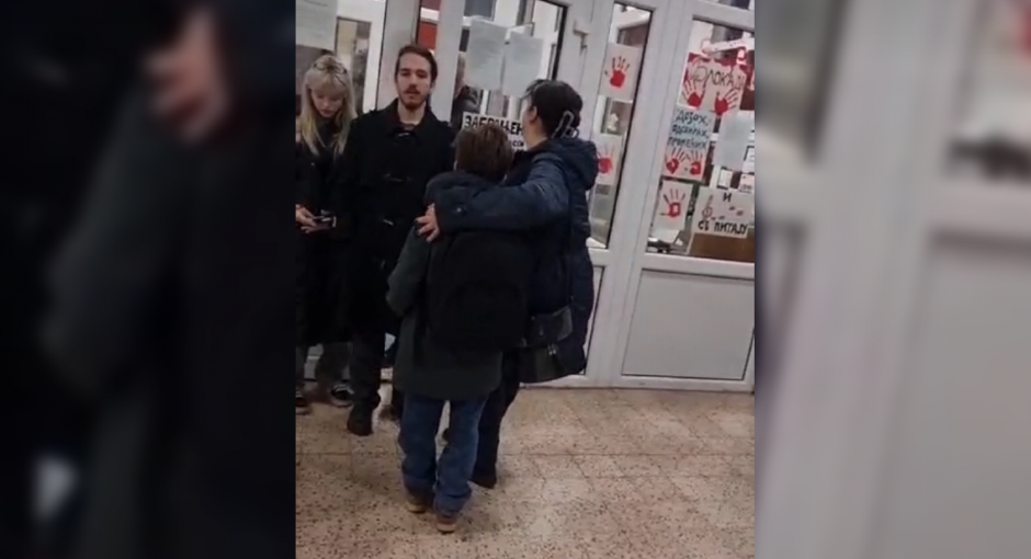 JEZIVO NASILJE NAD DECOM I PROFESORIMA I za ovo kažu da su nenasilni protesti i blokade (VIDEO)