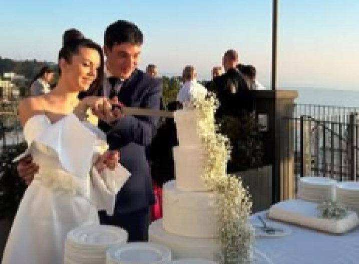 SIN DRAGANE MIRKOVIĆ OBJAVIO FOTKE SA VENČANJA Sa izabranicom u Italiji, oko njih suvi luksuz (FOTO)