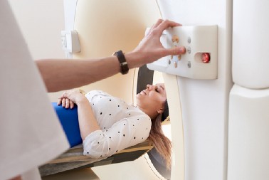 SARA JE IZ RADOZNALOSTI OTIŠLA NA MAGNETNU REZONANCU  Nalaz ju je šokirao, sve vreme je imala ovu "tempiranu bombu" u telu