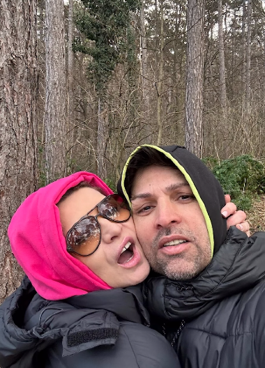 "NJEGOV NESTANAK JE VELIKA TRAGEDIJA, BIO NAM JE ČLAN PORODICE" Pevač van sebe nakon strašnog gubitka: "Ostao sam bez oca, majke i mlađeg brata, ali..."