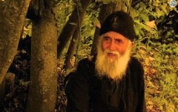 STARAC PAJSIJE OTKRIVA Ovo su znakovi da vas prati roditeljska kletva, evo šta obavezno morate da uradite!