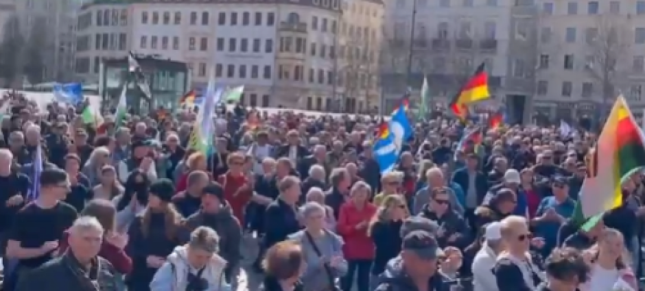NEMCI IZAŠLI NA ULICE Veliki protest u Drezdenu i jasna poruka o Ukrajini