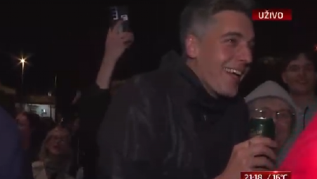 PIJANI ĐORĐE MIKETIĆ PREDVODI FAŠISTIČKE BLOKADE NA VRAČARU! Srbijo, kontroverzni političar bi na ulici da uzme vlast! (VIDEO)