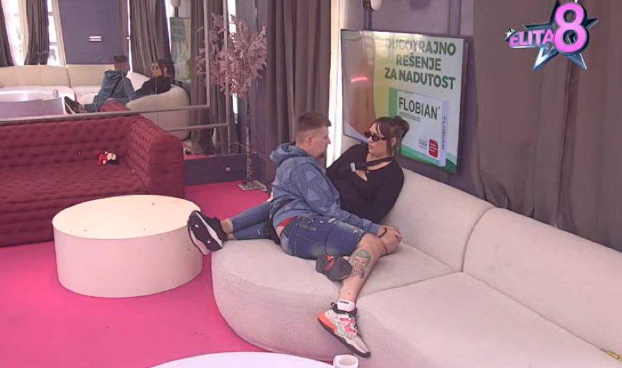 NEPOMIČNO SEDI I GLEDA U JEDNU TAČKU! Ana Nikolić van sebe nakon saznanja da ju je Korda navodno prevario na dan očeve sahrane!