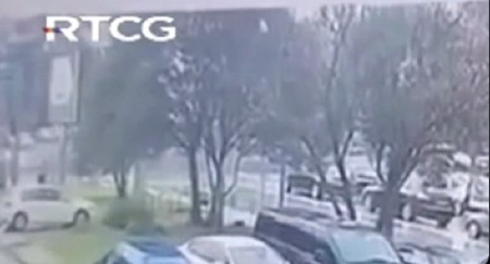 ISPLIVAO SNIMAK! Pogledajte kako se vozilo sestre Mila Đukanovića zakucalo u kolonu premijera Spajića (VIDEO)