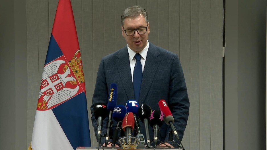 &#034;NIŠ JE BIO UŽASAN, DA ONAKO UNIZITE STARIJE, DA IH TUČETE KAMENICAMA, JURITE, RAZBIJATE JAJA...&#034; Vučić se oglasio iz Brisela