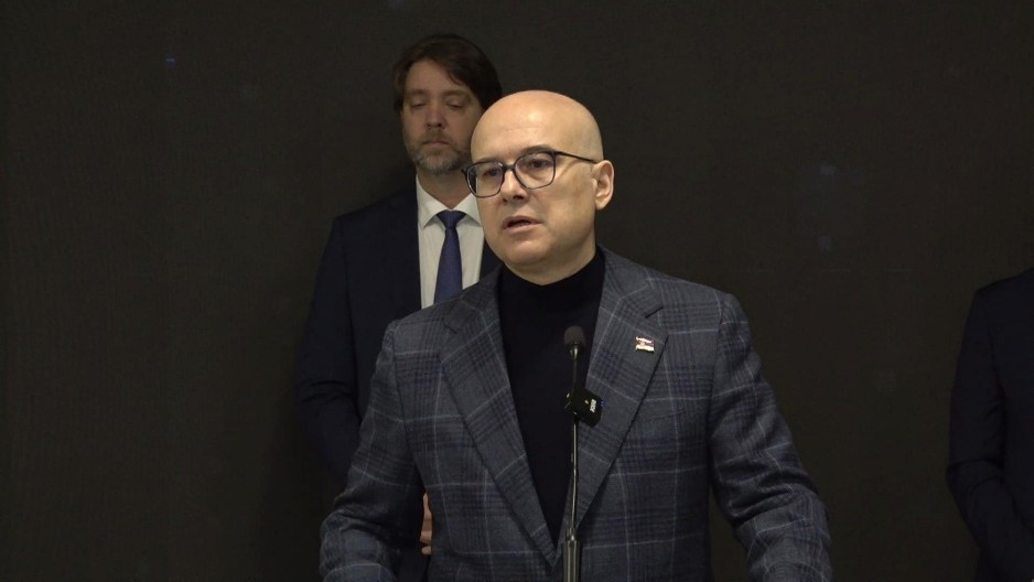 VUČEVIĆ U OBILASKU DATA CENTRA U KRAGUJEVCU "Svi lekari u Srbiji će moći da pristupe i da provere informacije ma gde da se nalaze" (VIDEO)