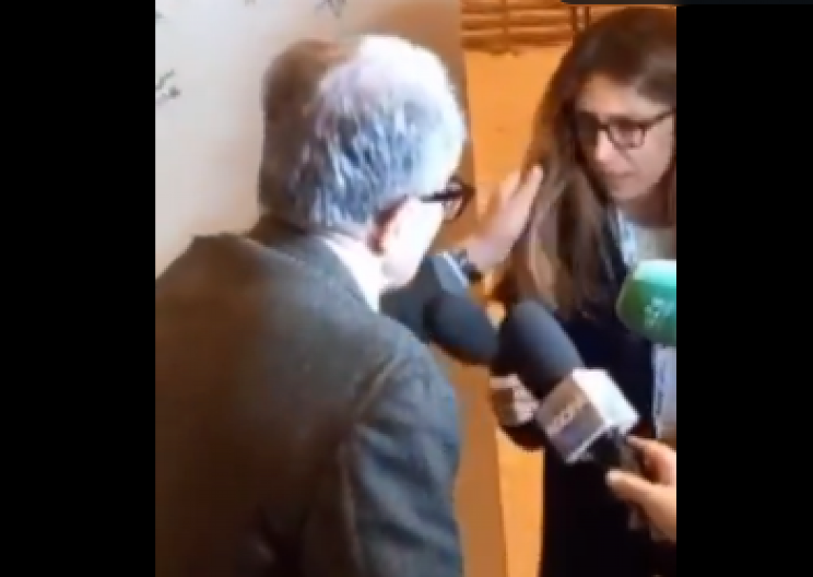 BIVŠI PREMIJER BUKAO NOVINARKU ZA KOSU Skandal trese Italiju, "isprovocirala ga neprijatnim pitanjem"