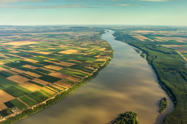 OJAČAVAJU SE BEDEMI, EKIPE NON-STOP NA TERENU! U porastu vodostaji reka u Srbiji