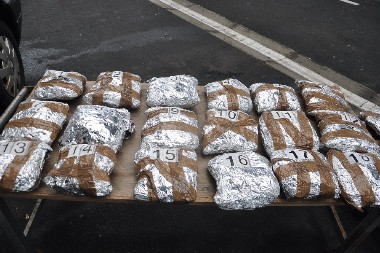 INTERVENTNA U BEOGRADU PRESRELA VOZAČA SA ŠEST KILA KOKAINA Na snazi združena akcija protiv dilera droge