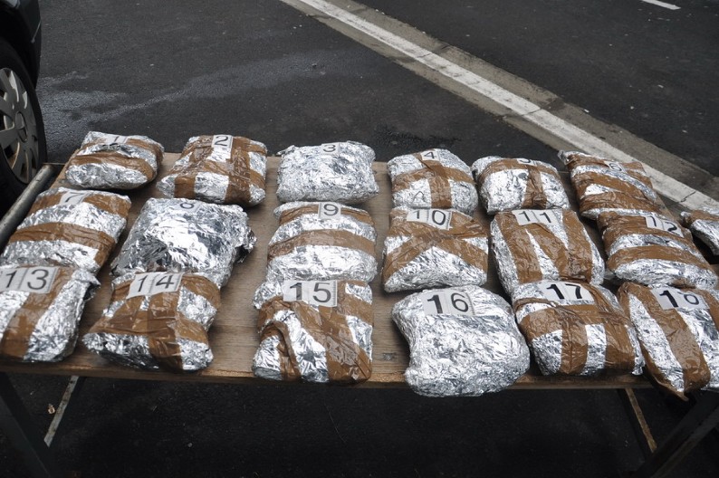 INTERVENTNA U BEOGRADU PRESRELA VOZAČA SA ŠEST KILA KOKAINA Na snazi združena akcija protiv dilera droge