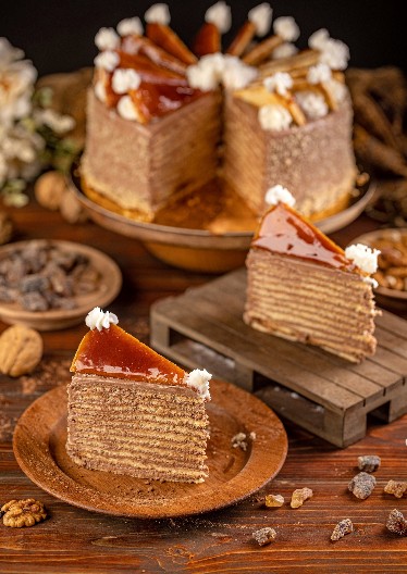 DOBOŠ TORTA Čuvena mađarska poslastica ukrasiće svaku svečanu trpezu
