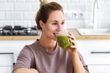 ČUVAJU ZDRAVLJE POSLE 50. GODINE 3 napitka za snižavanje holesterola, regulisanje pritiska i šećera u krvi