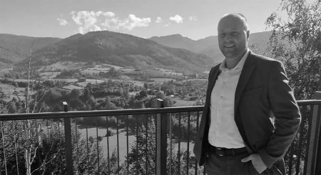 SVAKI DAN ĆU PRIČATI DECI O TEBI! Supruga policajca Samira Mustafića stradalog u reci se oprostila od njega