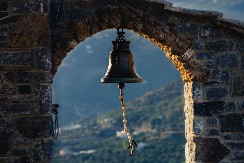 MAGIČNA MOĆ CRKVENIH ZVONA Da li njihova zvonjava zaista odbija viruse i štiti od bolesti?