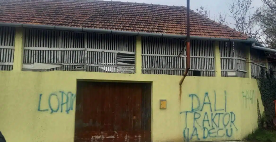 VANDALIZAM OPOZICIJE U BANATSKOM VELIKOM SELU!