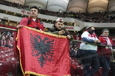 KLUB SE HITNO OGLASIO Tokom minuta ćutanja pevali pesme OVK, svi u totanom šoku