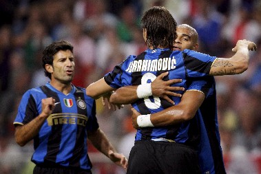 "IBRA SE HVALIO DA JE GAZDA, FIGO GA SAMO POGLEDAO" Hit scena u svlačionici Intera, otkriveni svi detalji