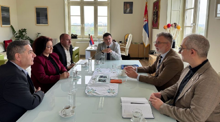 MINISTAR RISTIĆ SA DIREKTORKOM NOVINSKO - IZDAVAČKE USTANOVE ''LIBERTATEA'':  Istaknut značaj informisanja na jezicima nacionalnih manjina