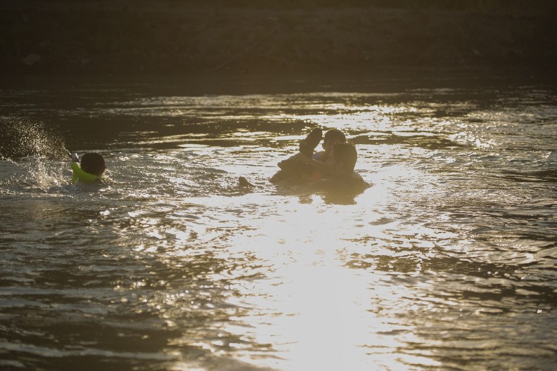 DEVOJČICA (11) NESTALA NA RECI Na obali su pronađene njene čarape, cipele, kaput i telefon