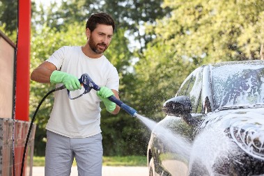 NAJVEĆE GREŠKE KOJE SRBI PRAVE DOK PERU AUTO Ne bacajte pare i sačuvajte lepotu i sjaj vašeg četvorotočkaša pomoću ovih saveta!