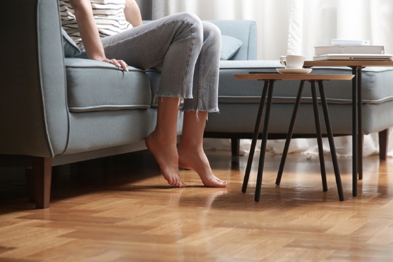 SPREMAČICA KRALJEVSKE PALATE OTKRILA TAJNU SJAJNIH PODOVA „Koristimo ovaj sastojak, košta samo 140 dinara“