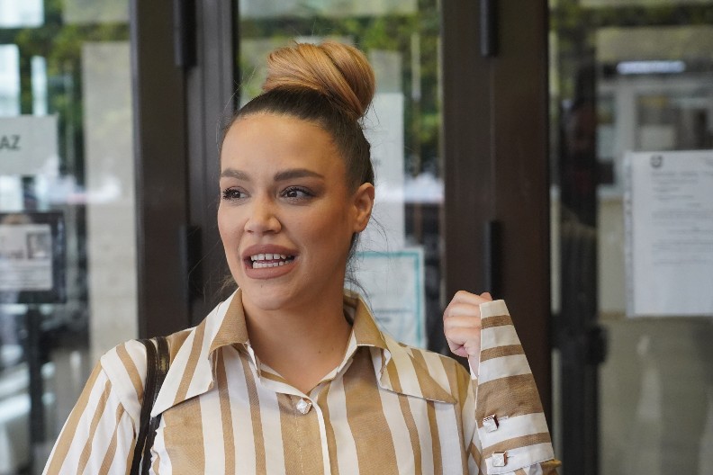 "MILI MOJ, UMRO SI MI NA RUKAMA" Pevačica slomljena nakon smrti: "Otišao si za pola sata, kako da te prepričam klincima?"