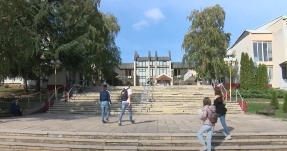 AKO NE NASTAVE SA RADOM DO 22.4. GUBE CELU GODINU: Zvanično obaveštenje Univerziteta u Kragujevcu