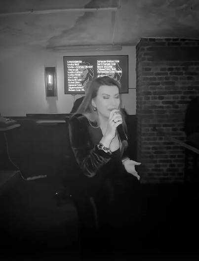 PRVI NASTUP NAKON SMRTI ROĐENOG BRATA Viki Miljković u crnini na bini, pojavio se snimak