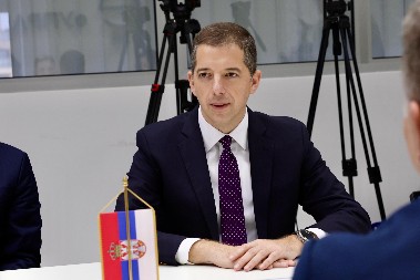 JEFTINI POLITIČKI TRIKOVI Đurić "ugasio" Konakovića: "Nivo, kolega, nivo"