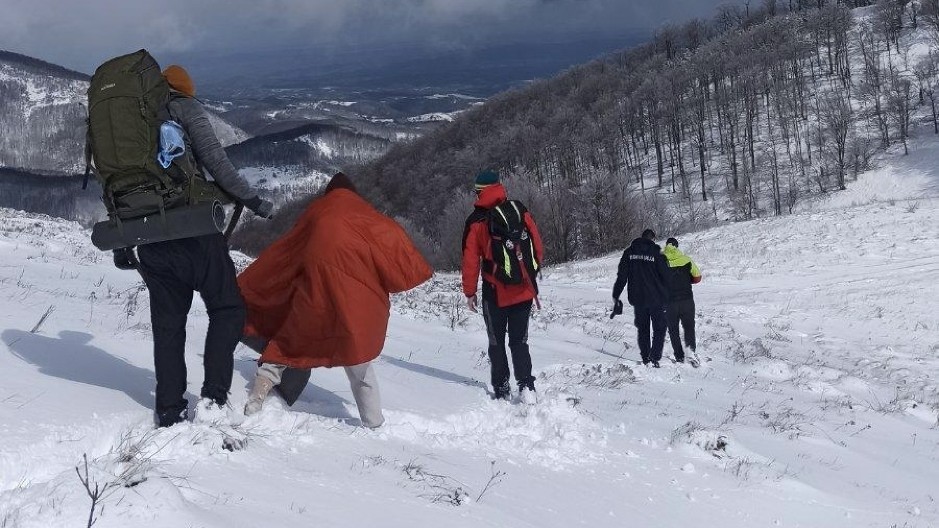DRAMA NA JABLANIKU, SPAS U POSLEDNJEM TRENUTKU Rusi kampovali, pa ostali zaglavljeni u snegu (FOTO)