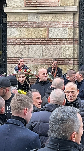 JOCA AMSTERDAM U SUZAMA NA ŽELJKOVOJ SAHRANI Godinama se nije pojavljivao u javnosti, a njegova poslednja poruka Rutoviću odjekuje (VIDEO)