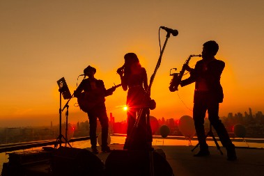 POMIRILI SE POZNATI PEVAČ I PEVAČICA Nisu razgovarali više od 20 godina, a sada rešili da snime duet!