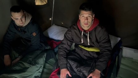 TEŠKA NOĆ! "SMRZAVALI SMO SE, VREĆA ZA SPAVANJE MI SE POCEPALA" Ekipa Alo! budi studente u Pionirskom parku (VIDEO)