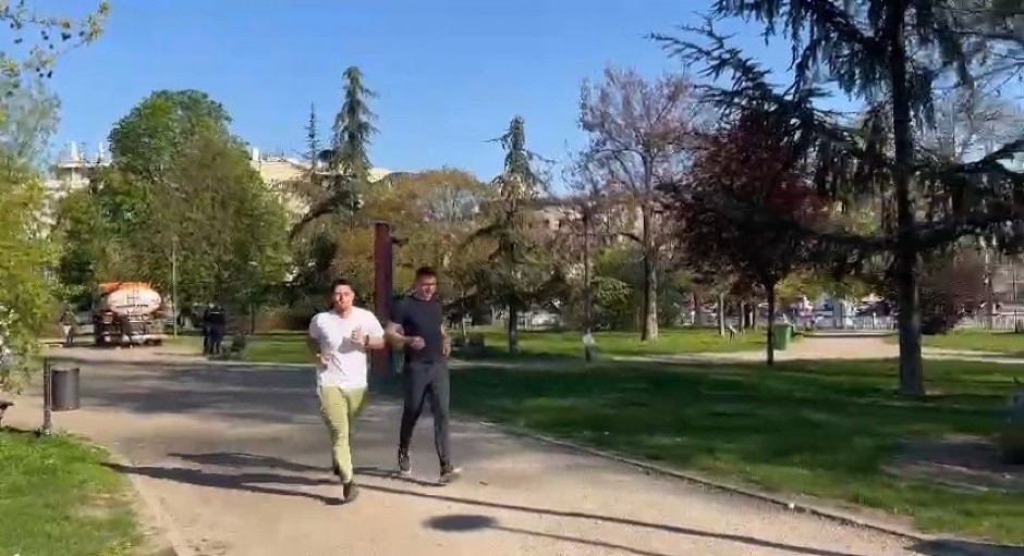 PRVO TRENING PA SVE OSTALO! Studenti koji žele da uče trče u Pionirskom parku od ranog jutra! (VIDEO)