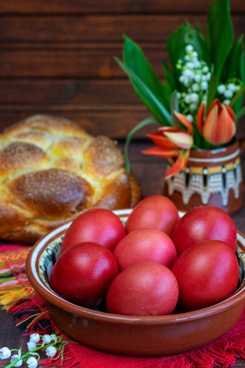 ZA USKRS TREBA DA IH IMATE NA STOLU Ova tri cveta donose ukućanima sreću i mir