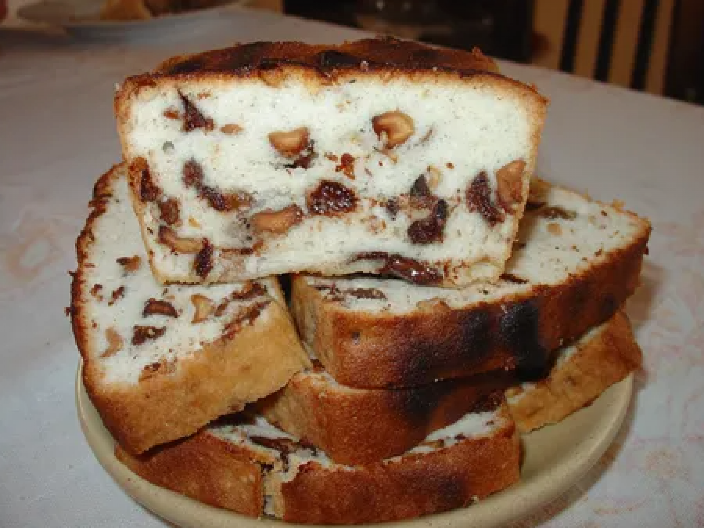 KOMISBROT SA KIKIRIKIJEM Klasičan slatkiš u još slasnijem izdanju, a super ide uz čaj ili kafu